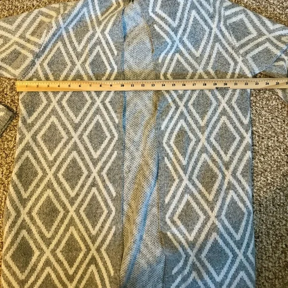 Very Warm Hooded Cardigan - Picture 3 of 10